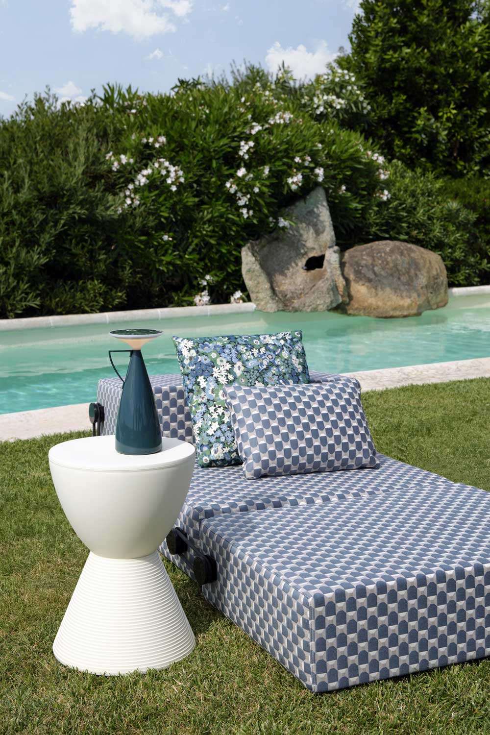 Lampada ricaricabile Camomille Kartell - immagine 13